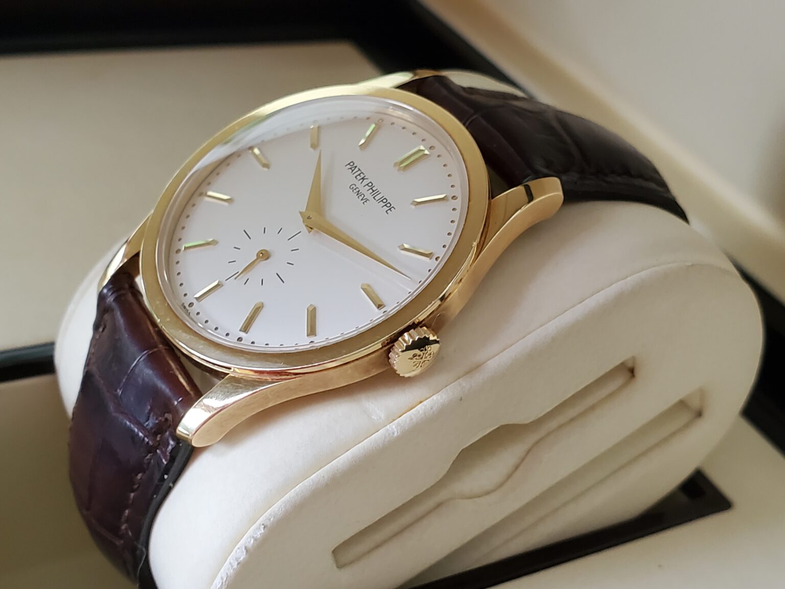 Patek Philippe Calatrava 5196J-001 Extra Full set Box, Papers, Original ...