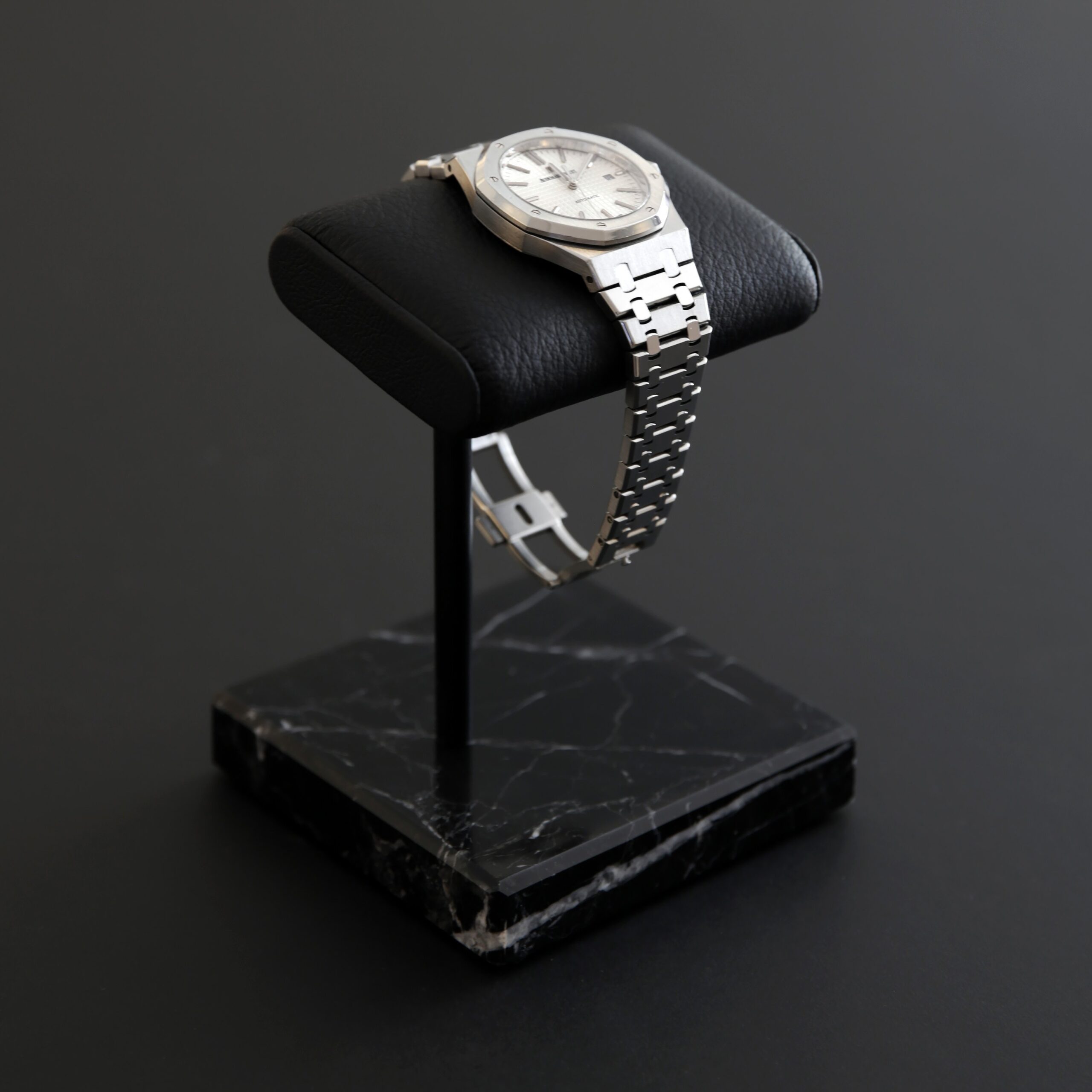 THE WATCH STAND SINGLE - BLACK